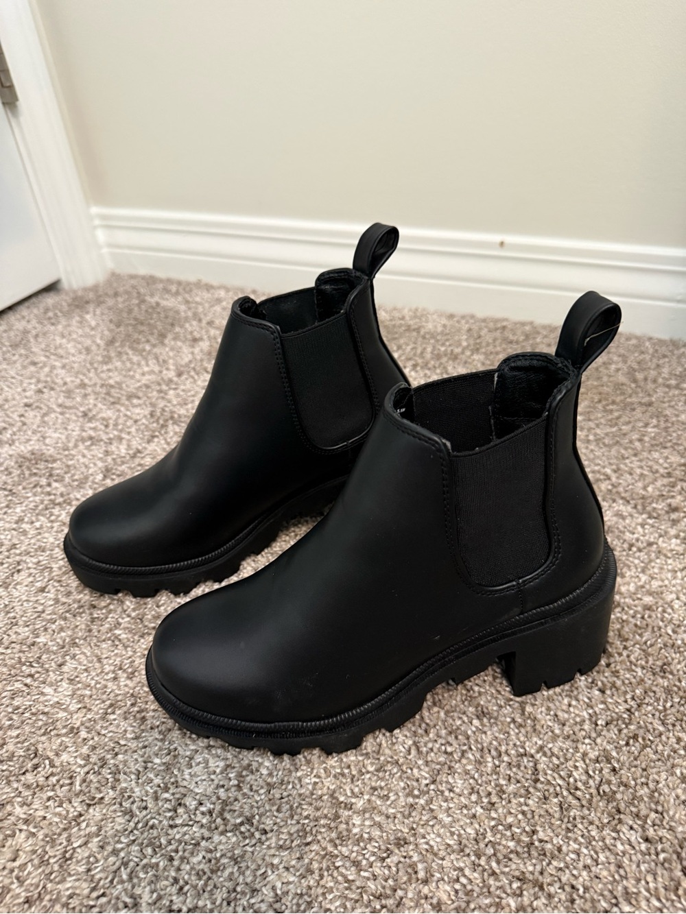 Steve Madden Women's Black Chelsea Lug Boots